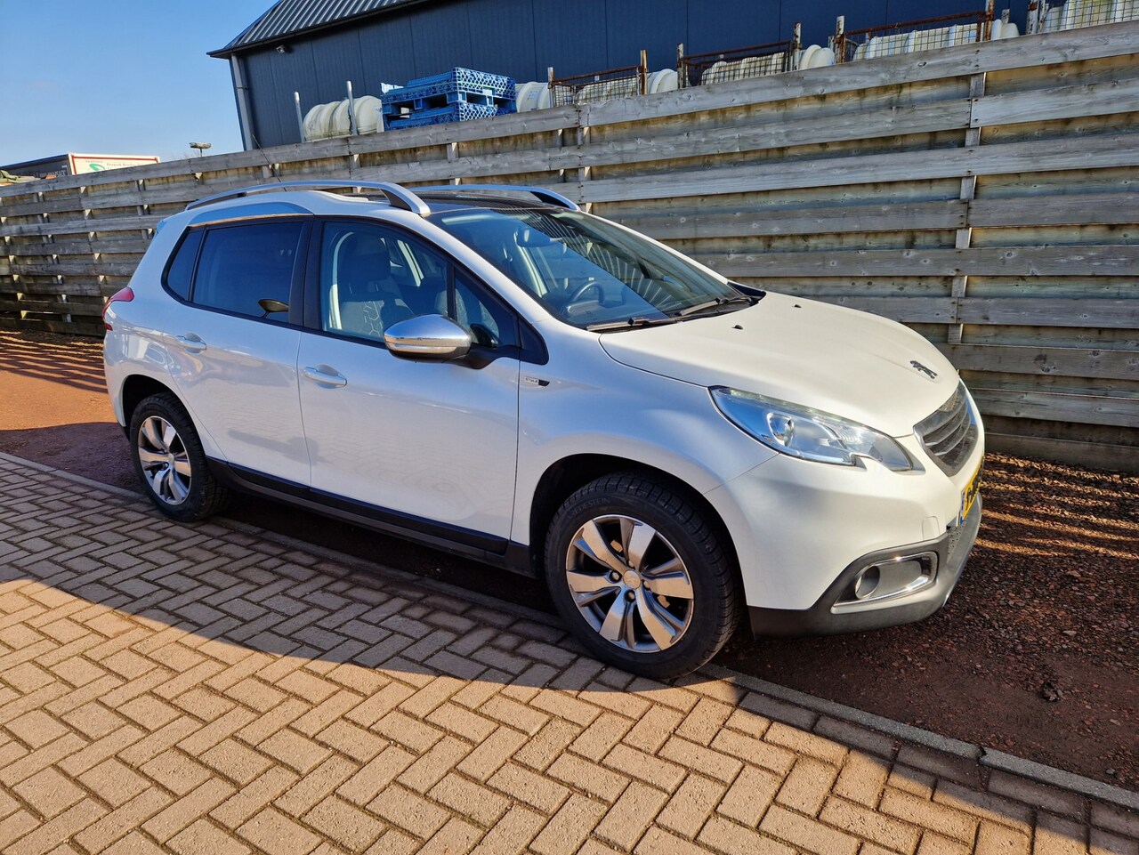 Peugeot 2008 - 1.2 PureTech Style Navigatie, Panoramadak - AutoWereld.nl