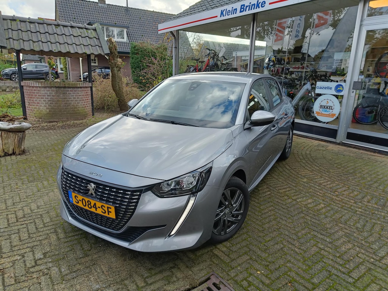 Peugeot 208 - 1.2 PureTech Active Pack //navigatie via app//parkeerhulp//lichtmetalen velgen// - AutoWereld.nl