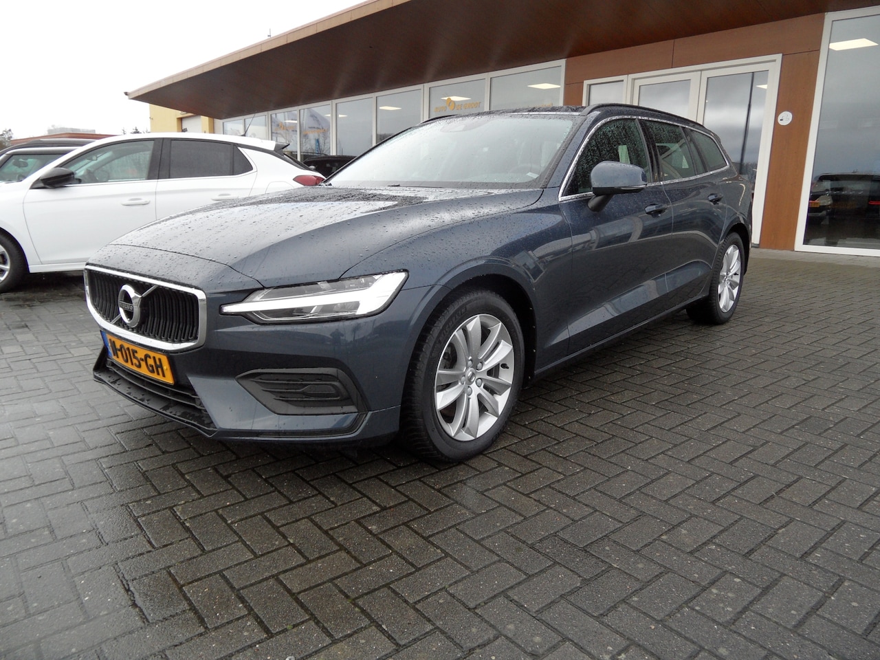 Volvo V60 - 2.0 B3 Momentum Business Automaat - AutoWereld.nl