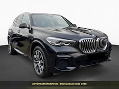 BMW X5 - xDrive30d M-Sport 286 PK Grijs Kenteken ACC Panoramadak Head-Up 20 Inch