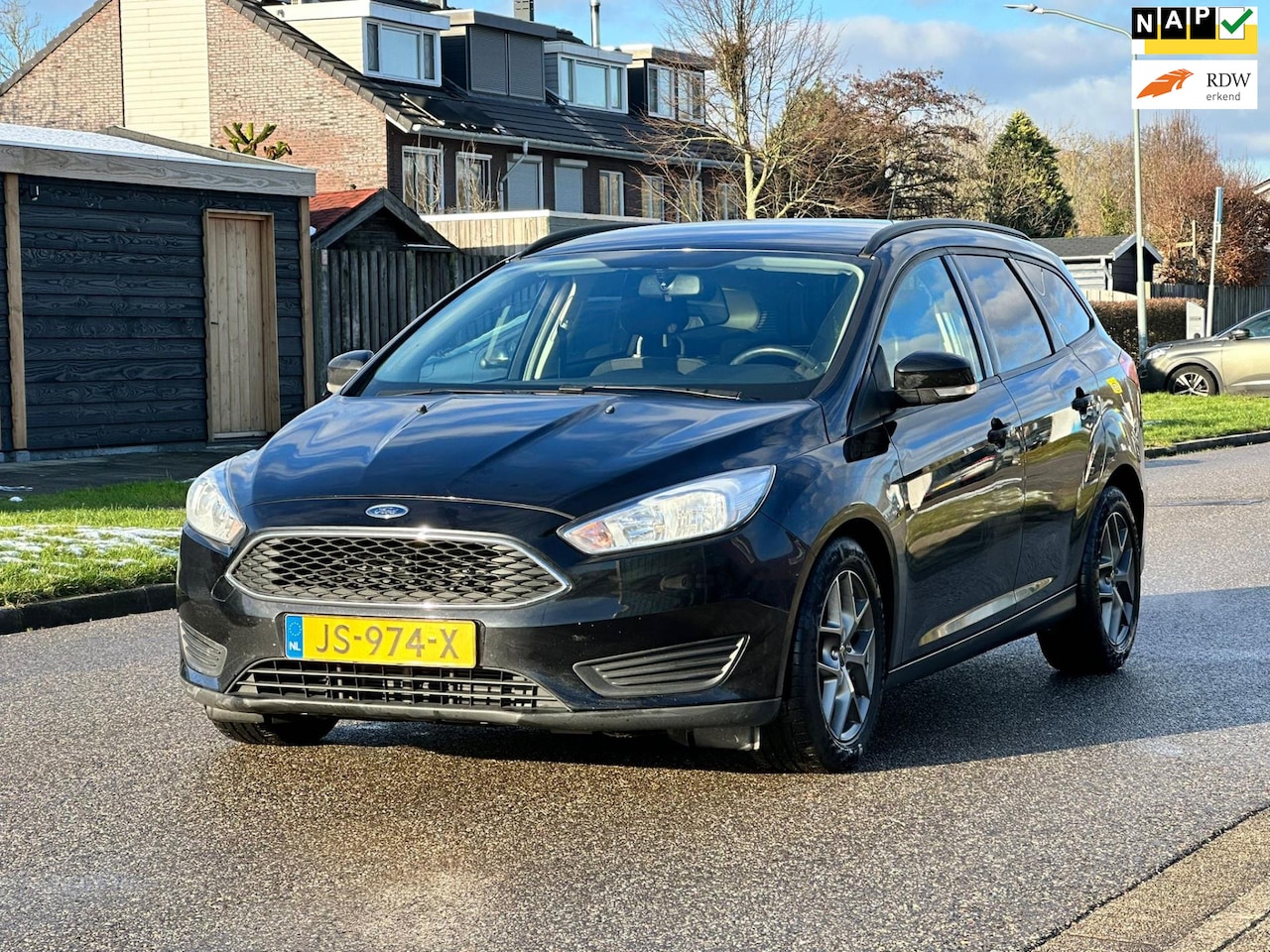 Ford Focus Wagon - 1.0 Titanium Edition Stoelverwarming*Airco*LM velgen*Parkeersensoren*Dealer onderhouden* - AutoWereld.nl