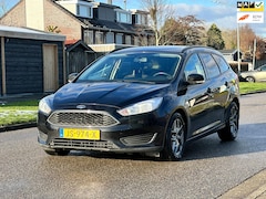 Ford Focus Wagon - 1.0 Titanium Edition Stoelverwarming*Airco*LM velgen*Parkeersensoren*Dealer onderhouden