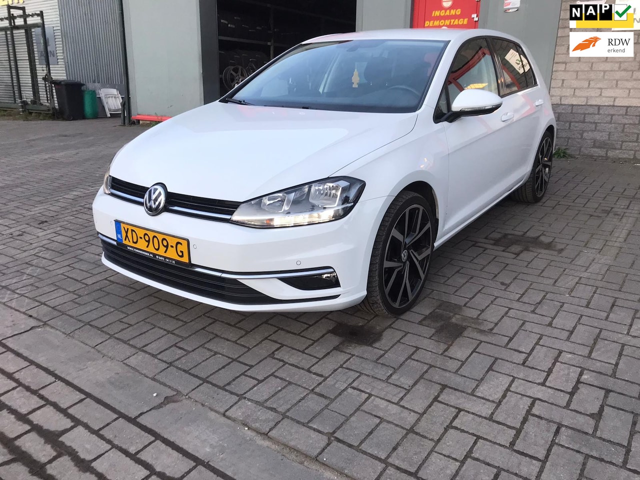 Volkswagen Golf - 1.6 TDI Highline Business R 1.6 TDI Highline Business R - AutoWereld.nl