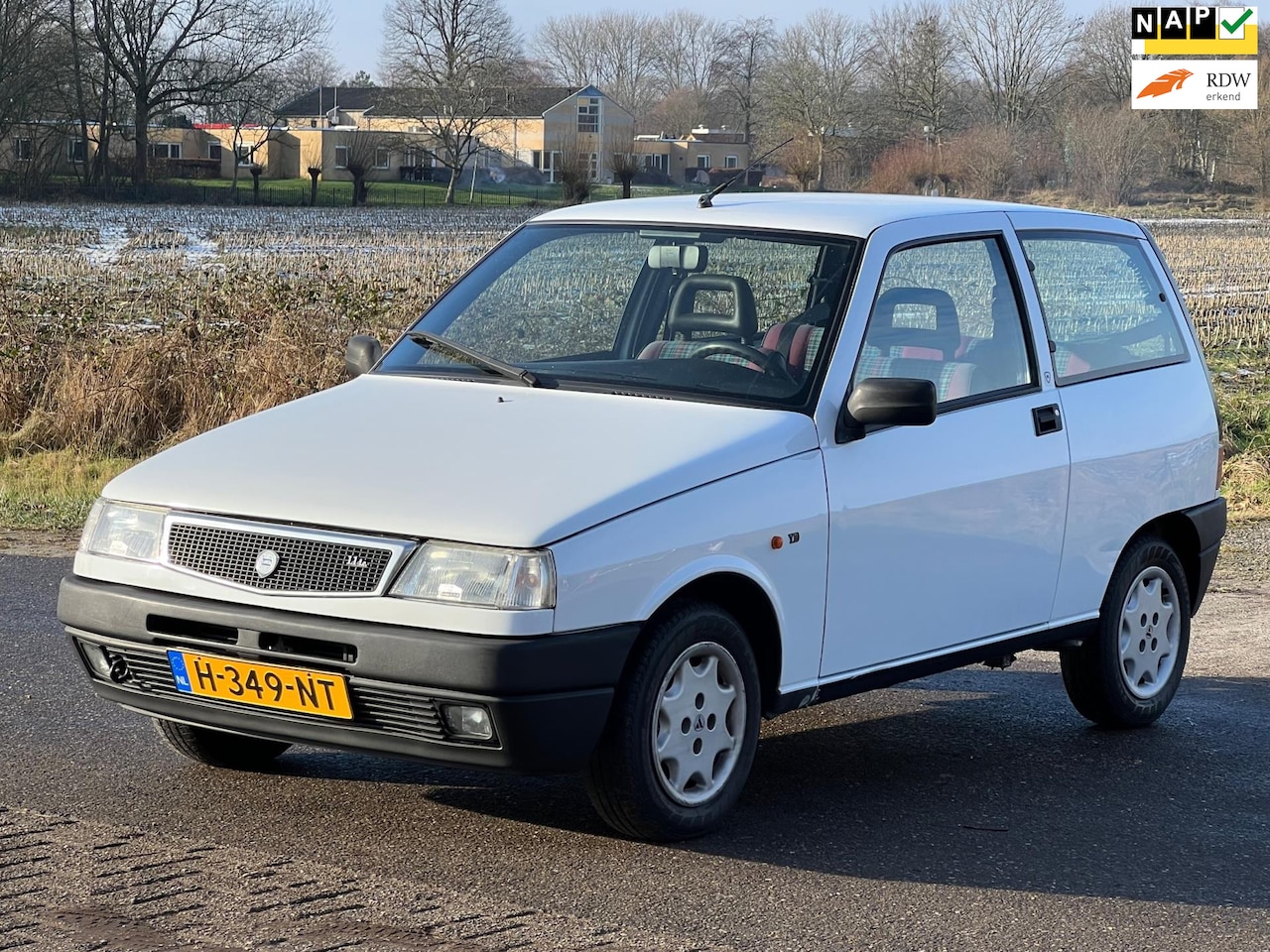 Lancia Y 10 - 1.1 i.e.nt UNIEK NIEUWSTAAT/ APK 03-01-2024/AIRCO - AutoWereld.nl