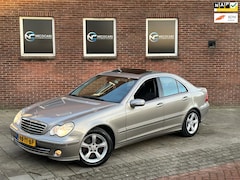 Mercedes-Benz C-klasse - 230 Avantgarde / SCHUIFKANTELDAK / NAVI MULTIEMEDIA / RIJDT SCHAKELT GOED