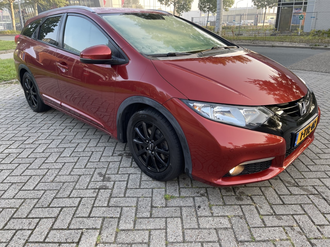 Honda Civic Tourer - 1.6 Lifestyle 120 PK NAP ! 2.Eigenaar NL-auto Schowroomstaat - AutoWereld.nl