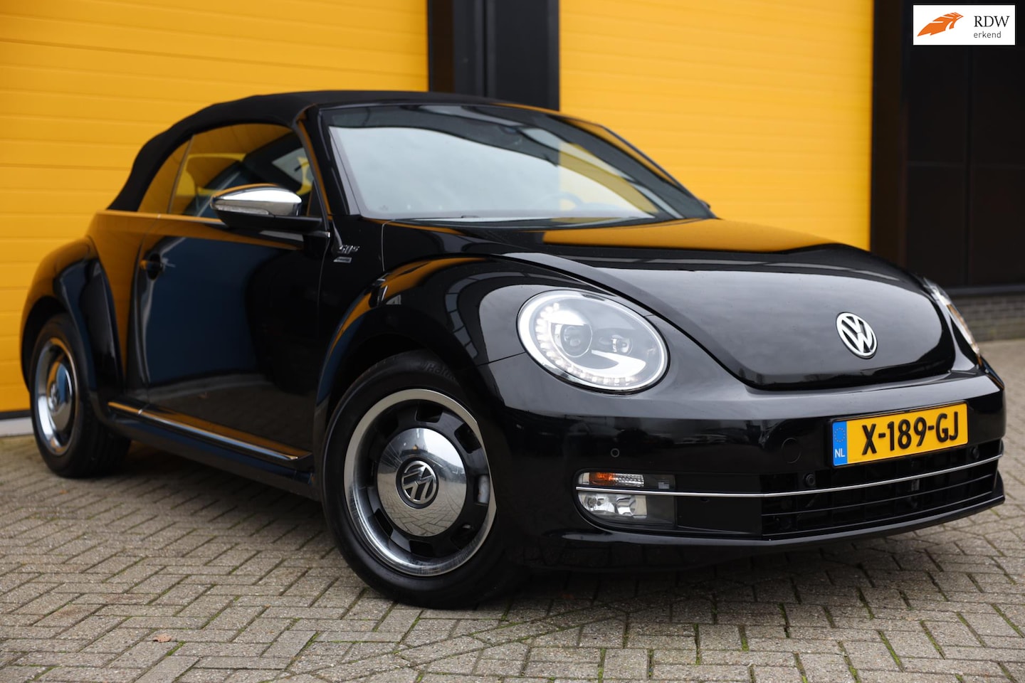 Volkswagen Beetle Cabriolet - 1.4 TSI Sport / AUT / Navi / Leder / Ecc / Elek Pakket / Cruise Control / Stoelverwarming - AutoWereld.nl