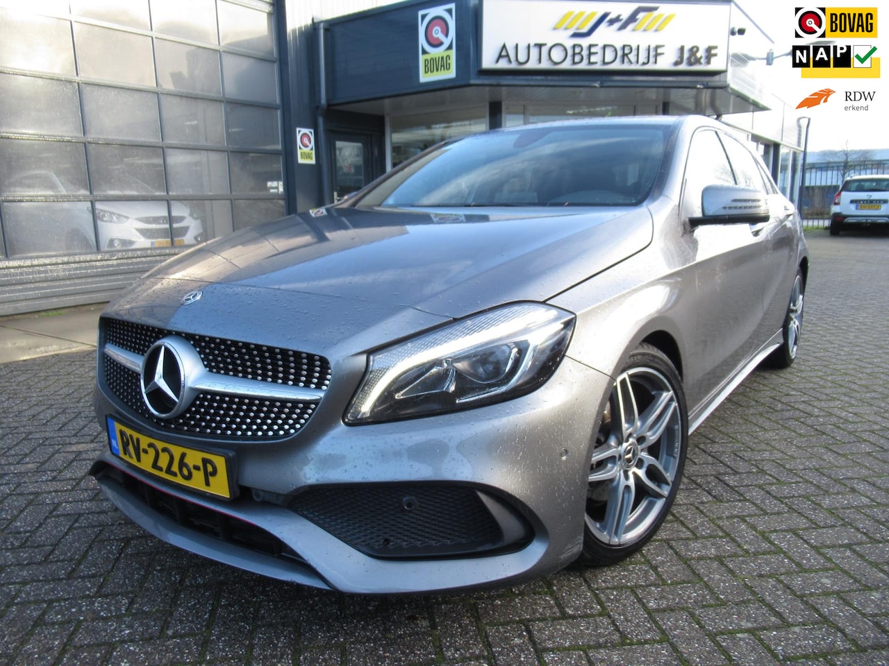 Mercedes-Benz A-klasse - 180 d Business Solution AMG / 1ste Eig / Stoelverwarming / PDC V+A / NAV - AutoWereld.nl