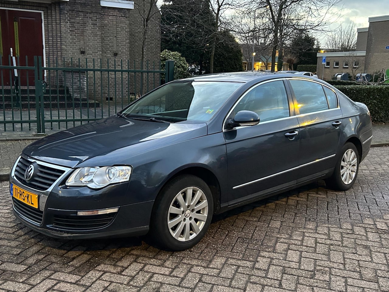 Volkswagen Passat - 2.0 FSI Comfortline 2005 trekhaak! cruise control! 6-bak! youngtimer! Cruise control! - AutoWereld.nl