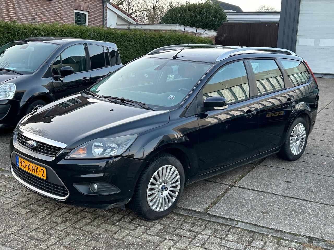 Ford Focus Wagon - 1.8 Limited Flexi Fuel 2010 carplay! keyless go! trekhaak! clima! cruise control! nap! - AutoWereld.nl