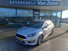 Ford Focus Wagon - 1.5 ST-Line, Airco(automatisch), Multimedia systeem, Bluetooth telefoonverbinding, Navigat