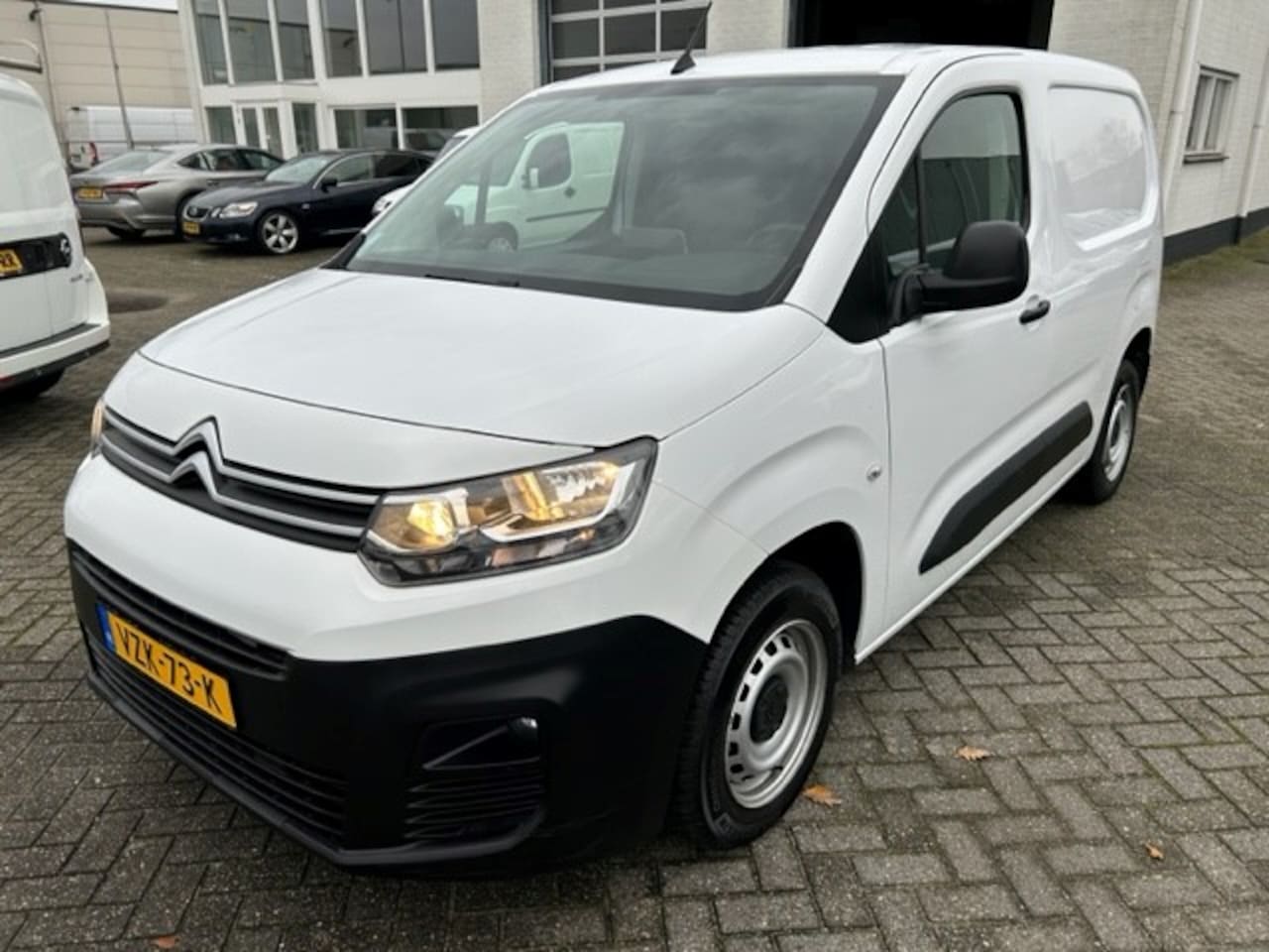 Citroën Berlingo - 1.2 PureTech Club AIRCO I NAVIGATIE I APPLE CARPLAY I PDC I MULTIMEDIA I BETIMMERING LAADR - AutoWereld.nl