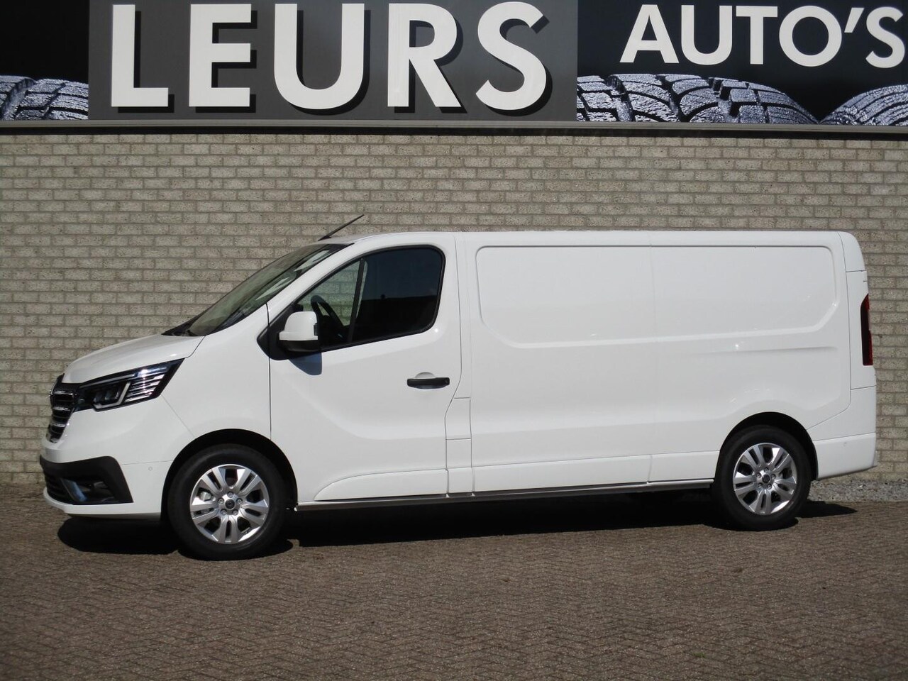 Renault Trafic - Nieuw T30 L2h1 Ecc/Ccr/Navi/Camera/Trekhaak - AutoWereld.nl