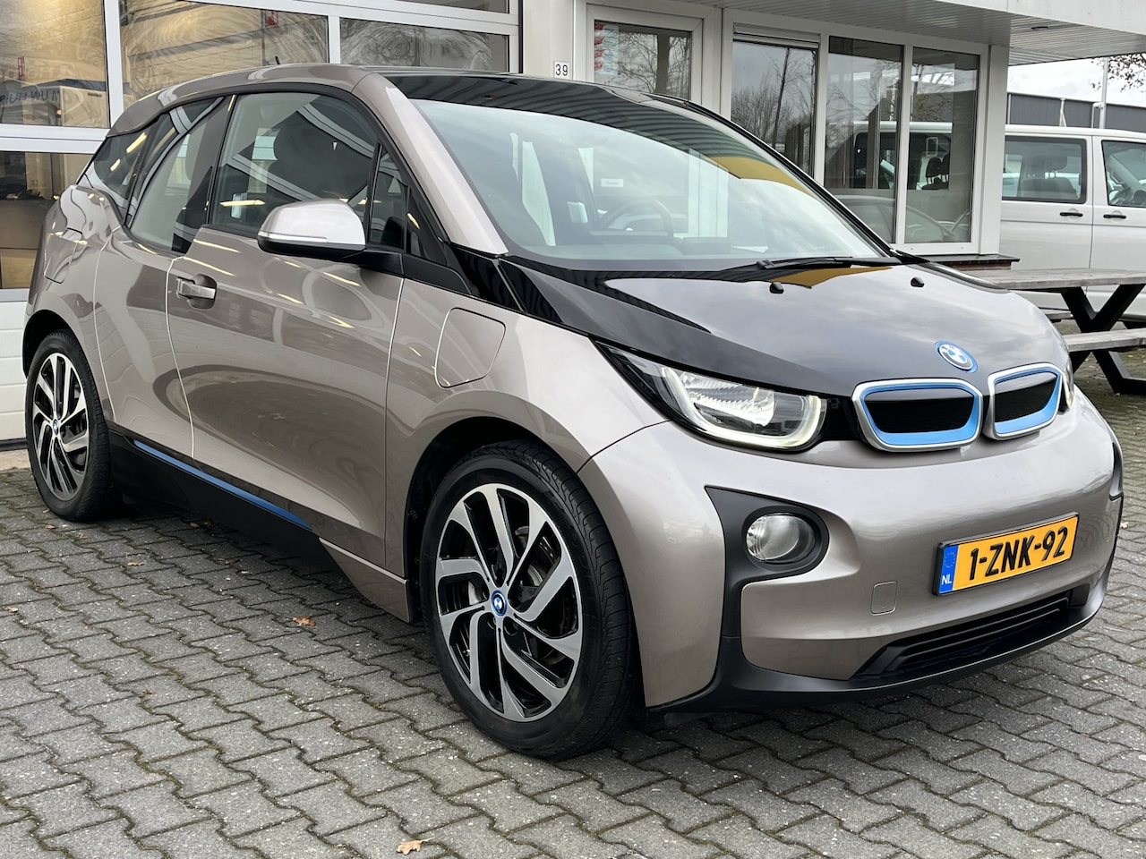 BMW i3 - Range Extender Comfort Advance Leder 19 inch lichtmetalen Navigatie Harmann Kardon - AutoWereld.nl