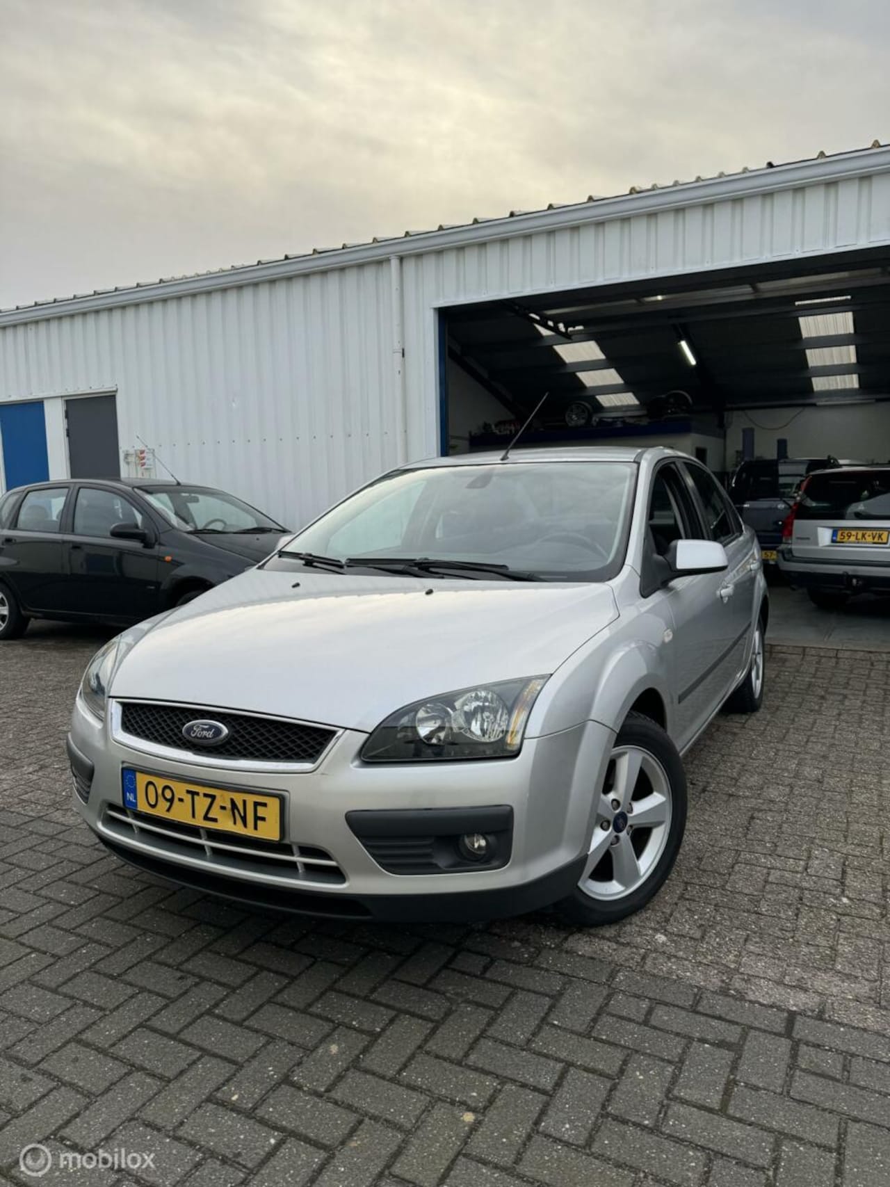 Ford Focus - 2.0-16V Futura | Airco | Nw Koppeling | Nw APK - AutoWereld.nl