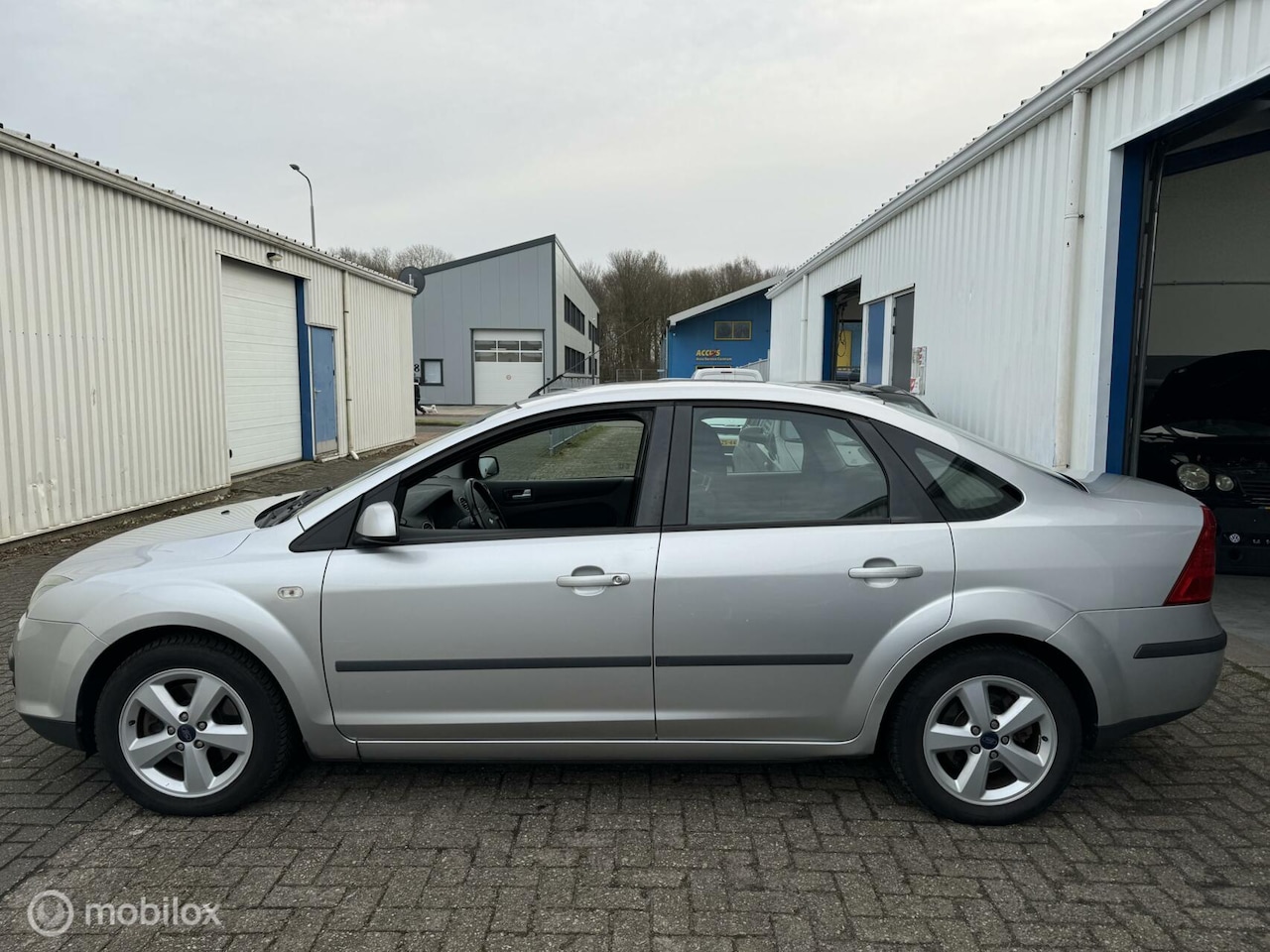 Ford Focus - 2.0-16V Futura | Airco | Nw Koppeling | Nw APK - AutoWereld.nl