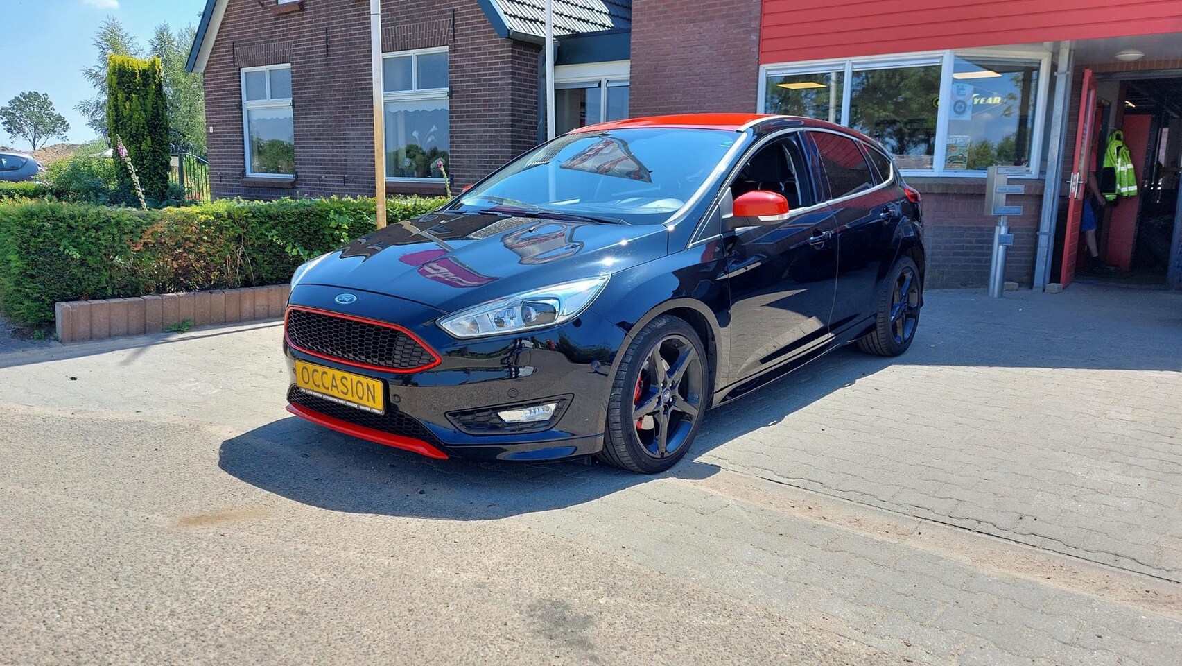 Ford Focus - 1.5 Red Edition - AutoWereld.nl