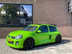 Renault Clio - 3.0-24V V6 RS