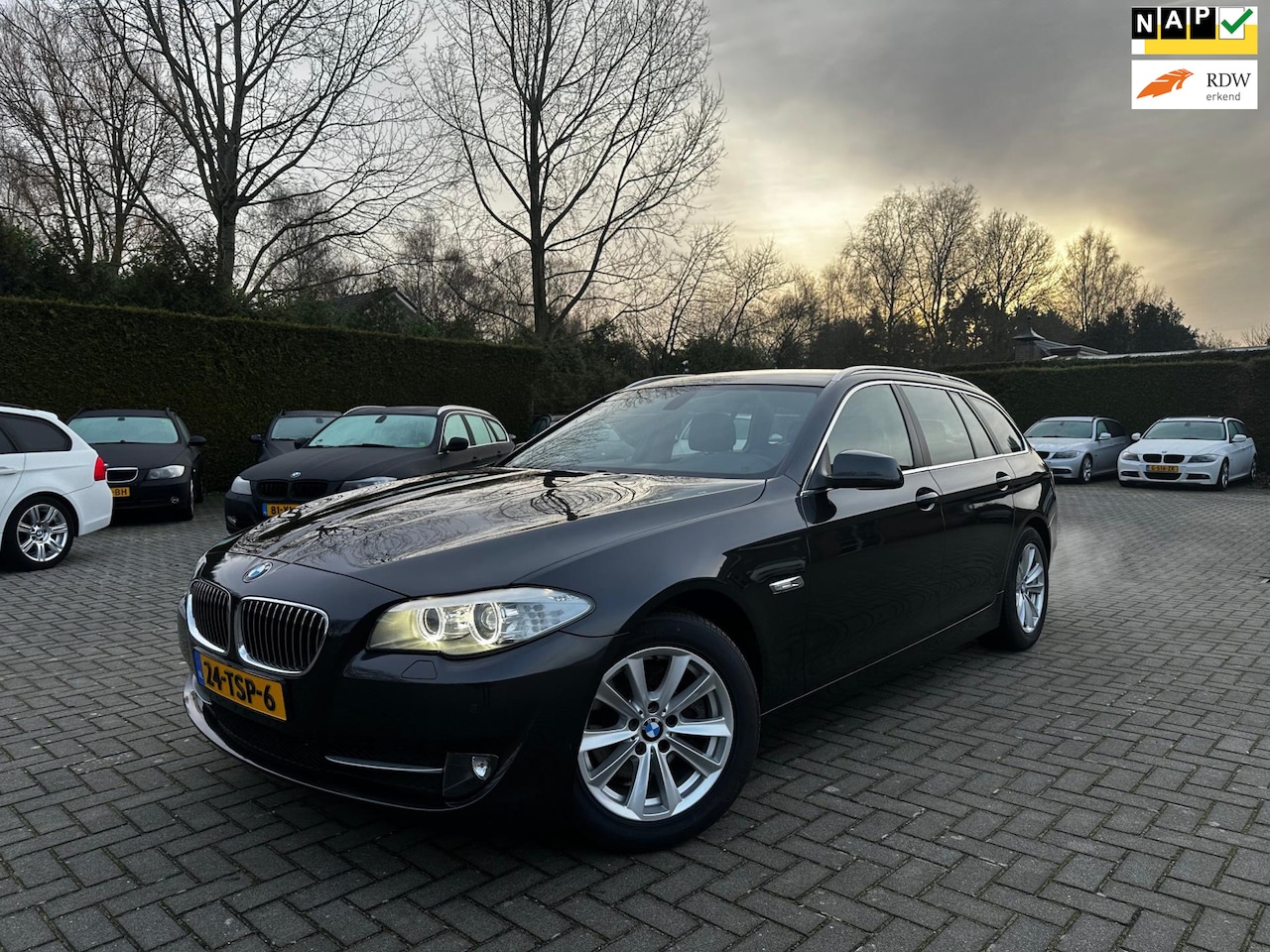 BMW 5-serie Touring - 520i High Executive|Nwe Ketting|Groot Navi|Leder|NAP|Climate control|Cruise control|Nette - AutoWereld.nl