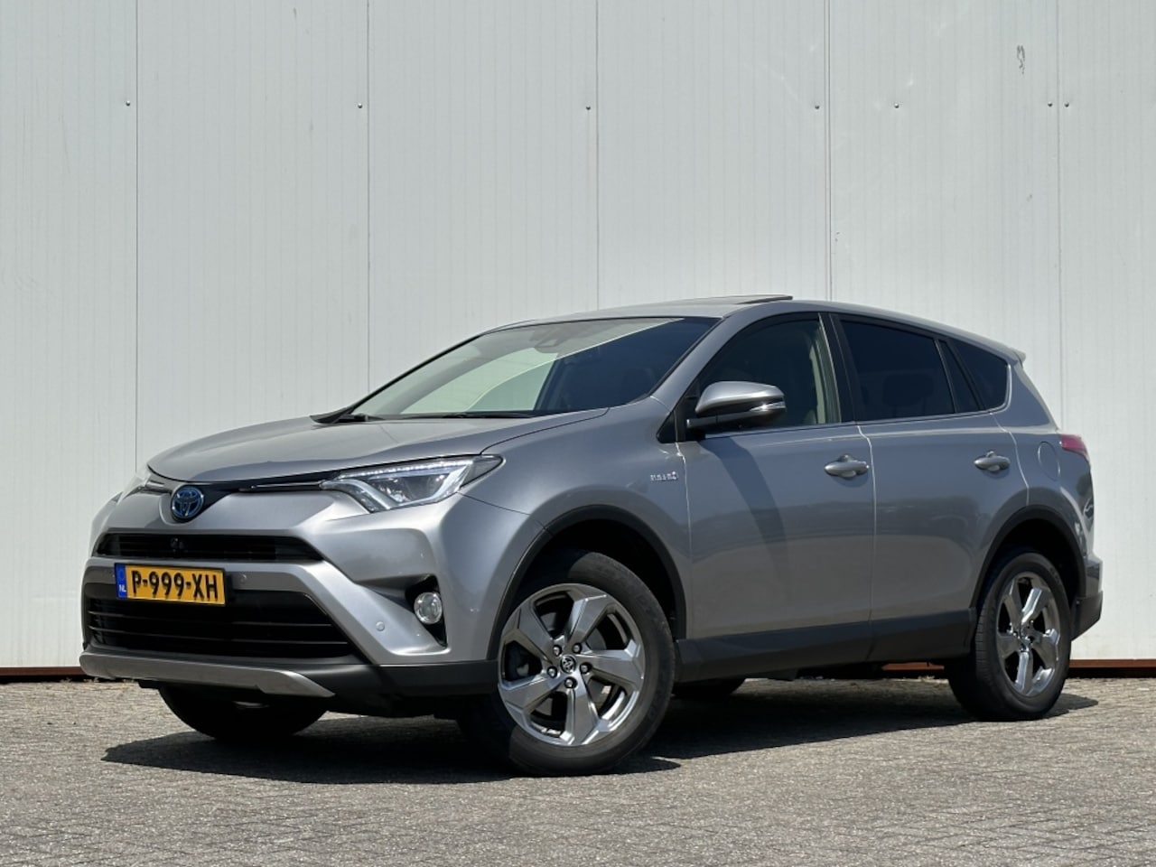 Toyota RAV4 - 2.5 Hybrid AWD Executive Schuif/kantel dak | Leder | Navi | Deal - AutoWereld.nl