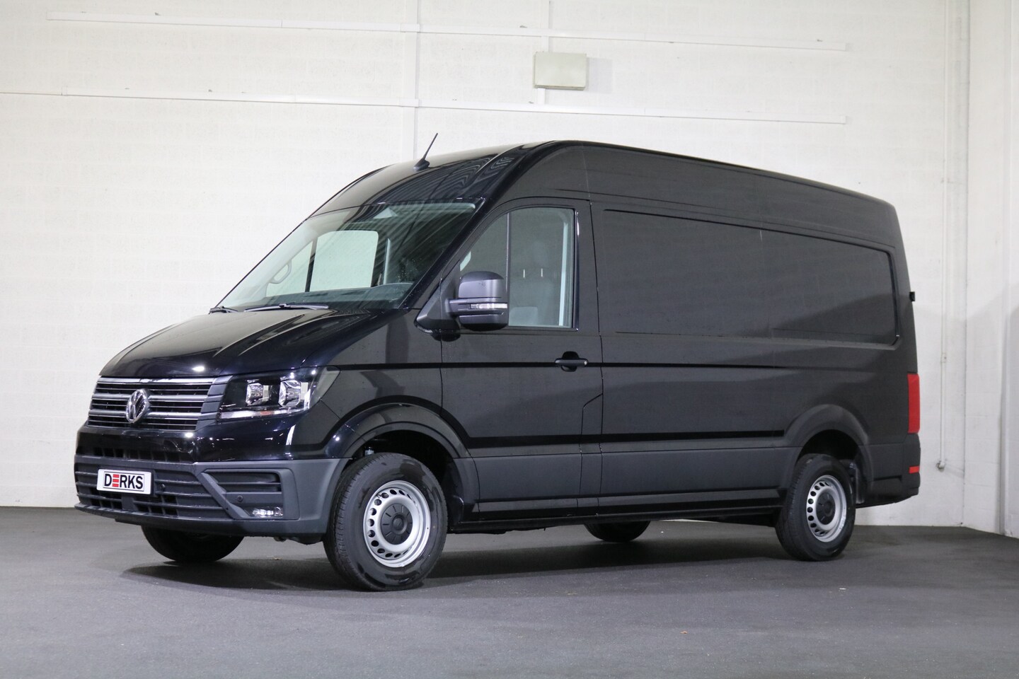 Volkswagen Crafter - 2.0 TDI 140pk L3 H3 Automaat Airco Navigatie Apple Carplay Camera - AutoWereld.nl