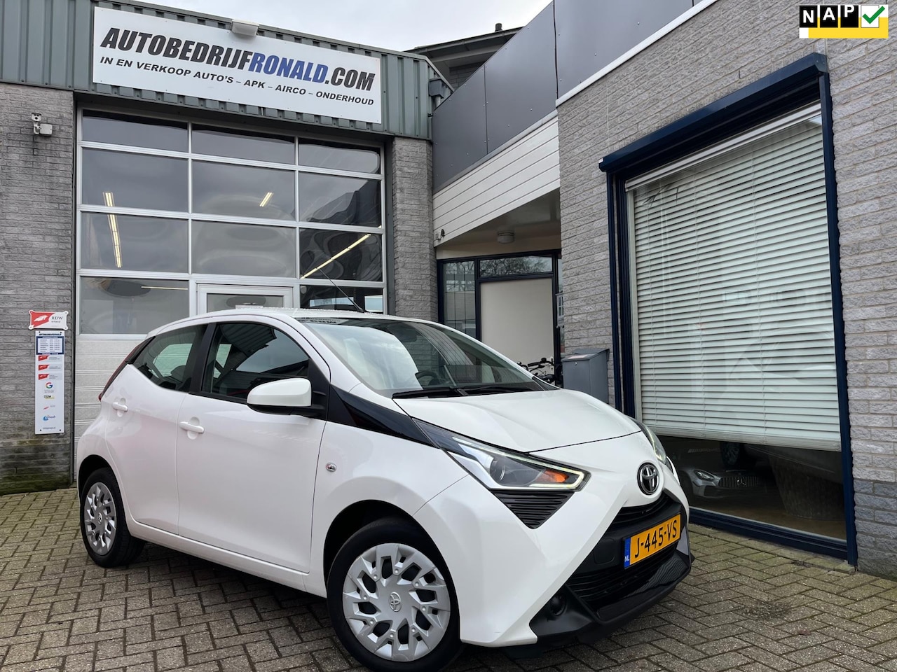 Toyota Aygo - 1.0 VVT-i x-play NL.Auto/Camera/Carplay/Led/Airco/5deurs/1Ste Eigenaar/Dealer Onderhouden - AutoWereld.nl