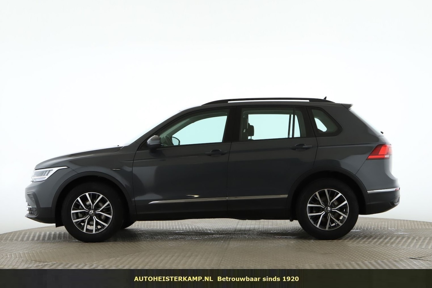 Volkswagen Tiguan - 2.0 TDI 150 PK DSG ACC LED Trekhaak - AutoWereld.nl