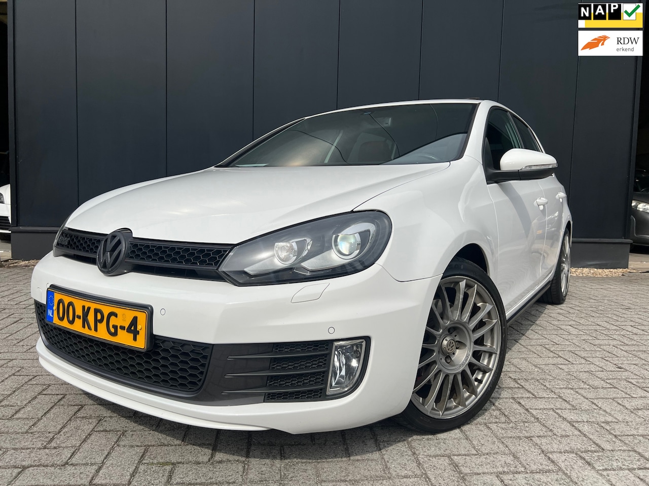 Volkswagen Golf - 2.0 GTI OrgNl/Dsg/Leder/Navi/Dak/Nap!! - AutoWereld.nl