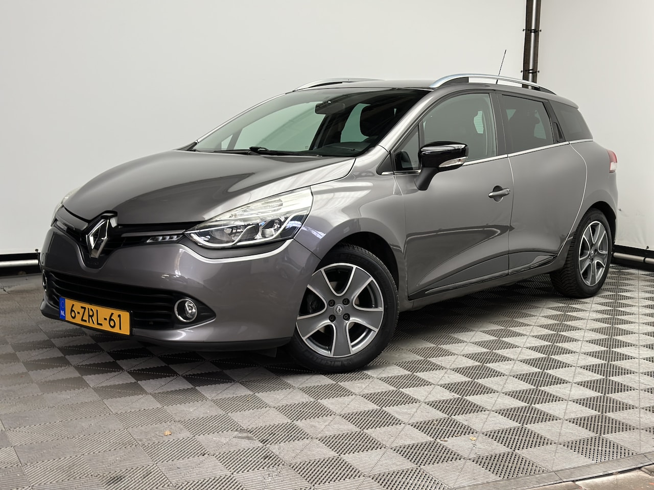 Renault Clio Estate - 0.9 TCe Night&Day Navi Airco LM16" NL Auto - AutoWereld.nl