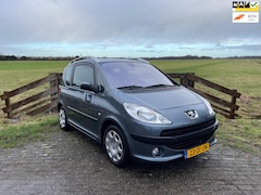 Peugeot 1007 - 1.6-16V Gentry