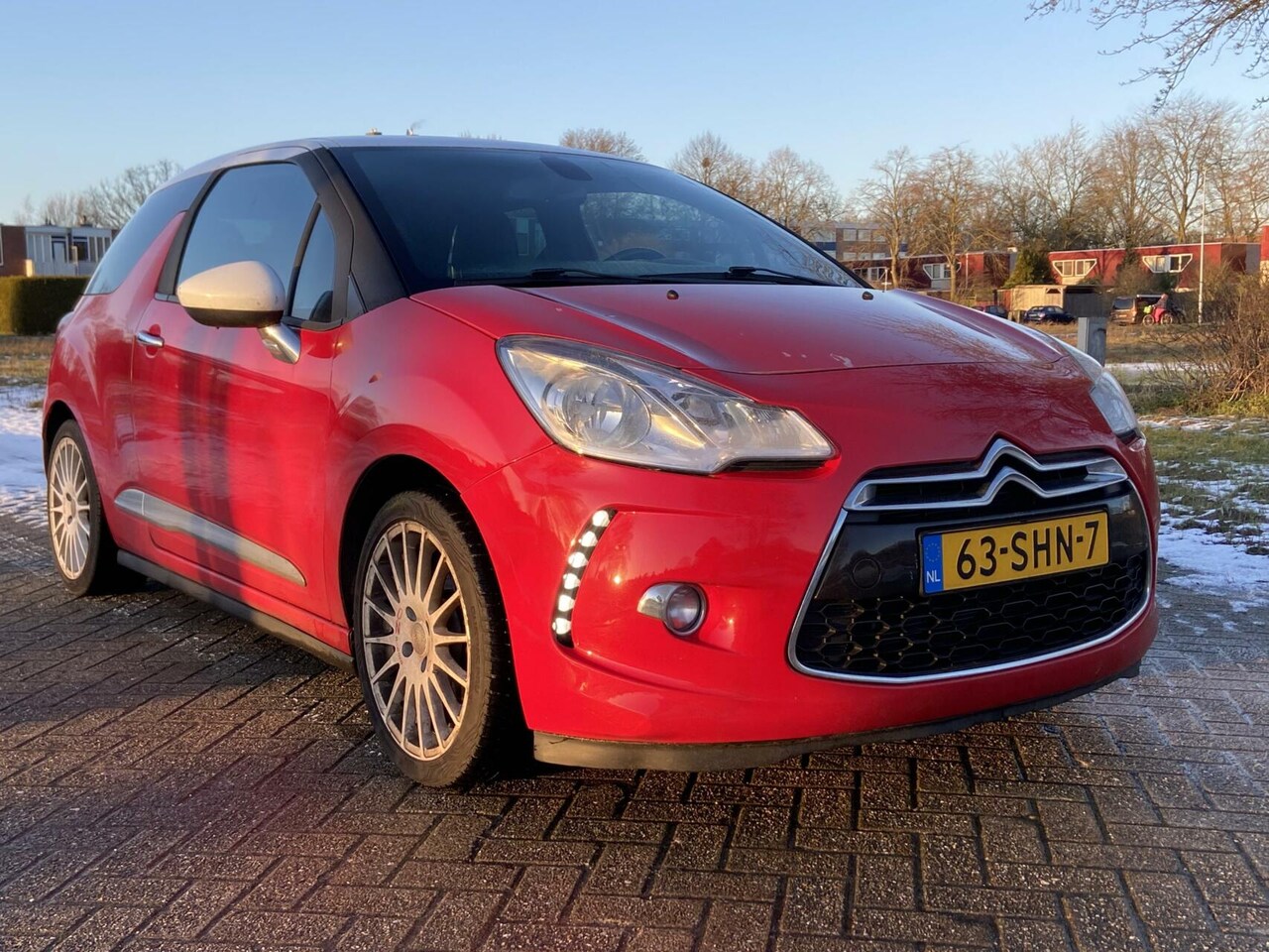 Citroën DS3 - 1.6 e-HDi So Chic*Clima*Navi*Cruise!! - AutoWereld.nl