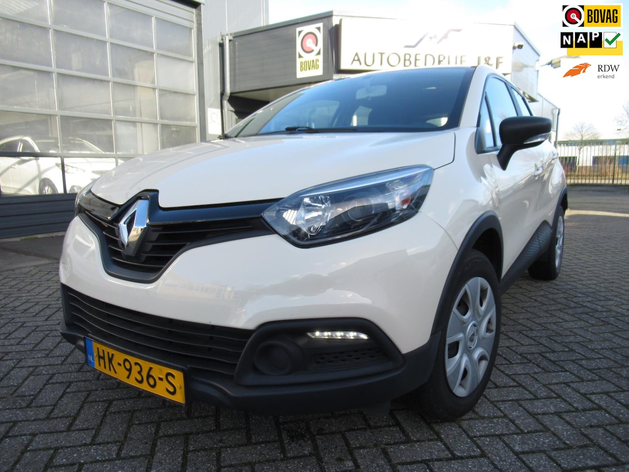 Renault Captur - 0.9 TCe Authentique / Trekhaak - AutoWereld.nl