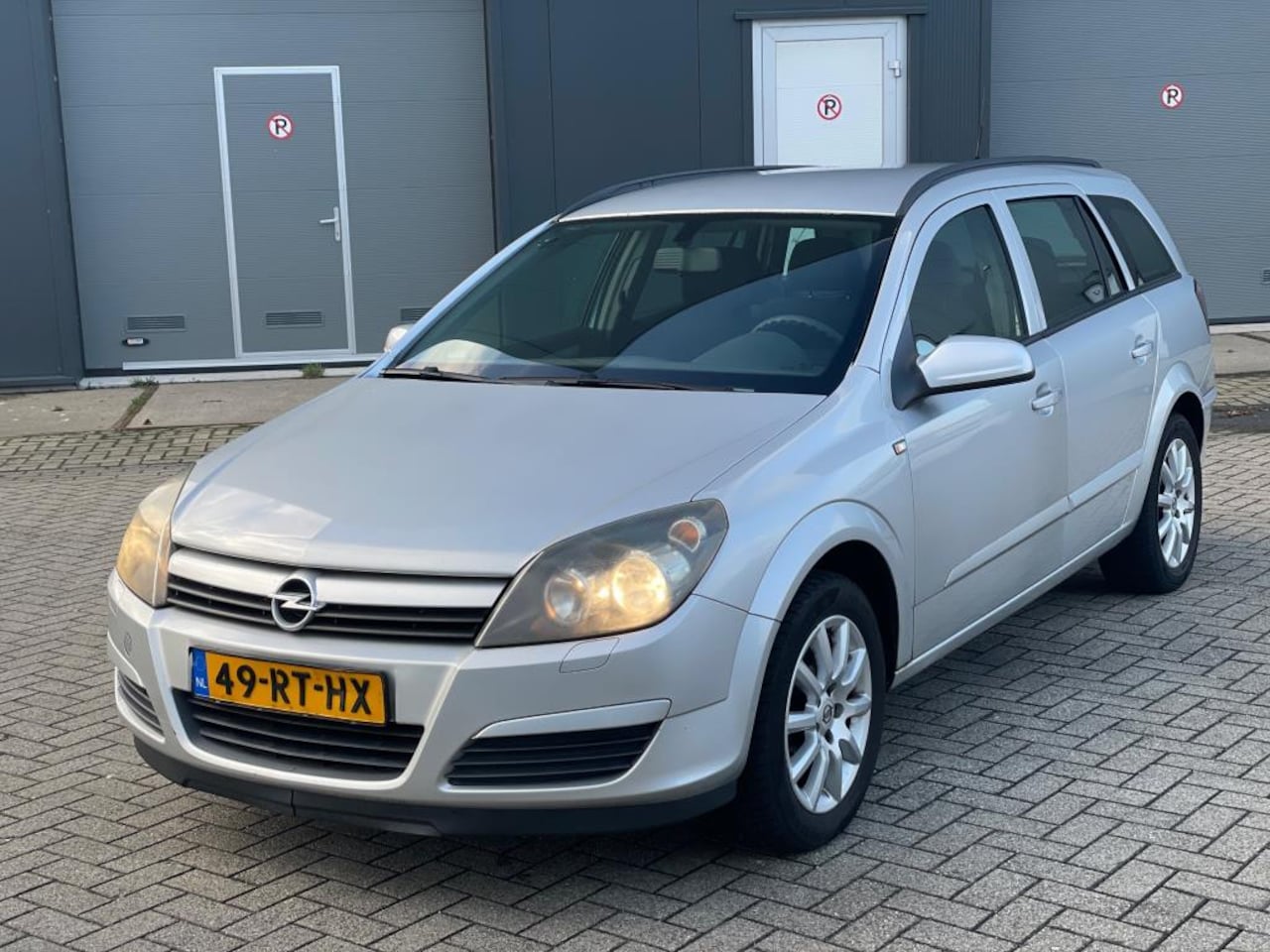 Opel Astra Wagon - 1.6 Essentia Airco Zilver Elek Ramen - AutoWereld.nl