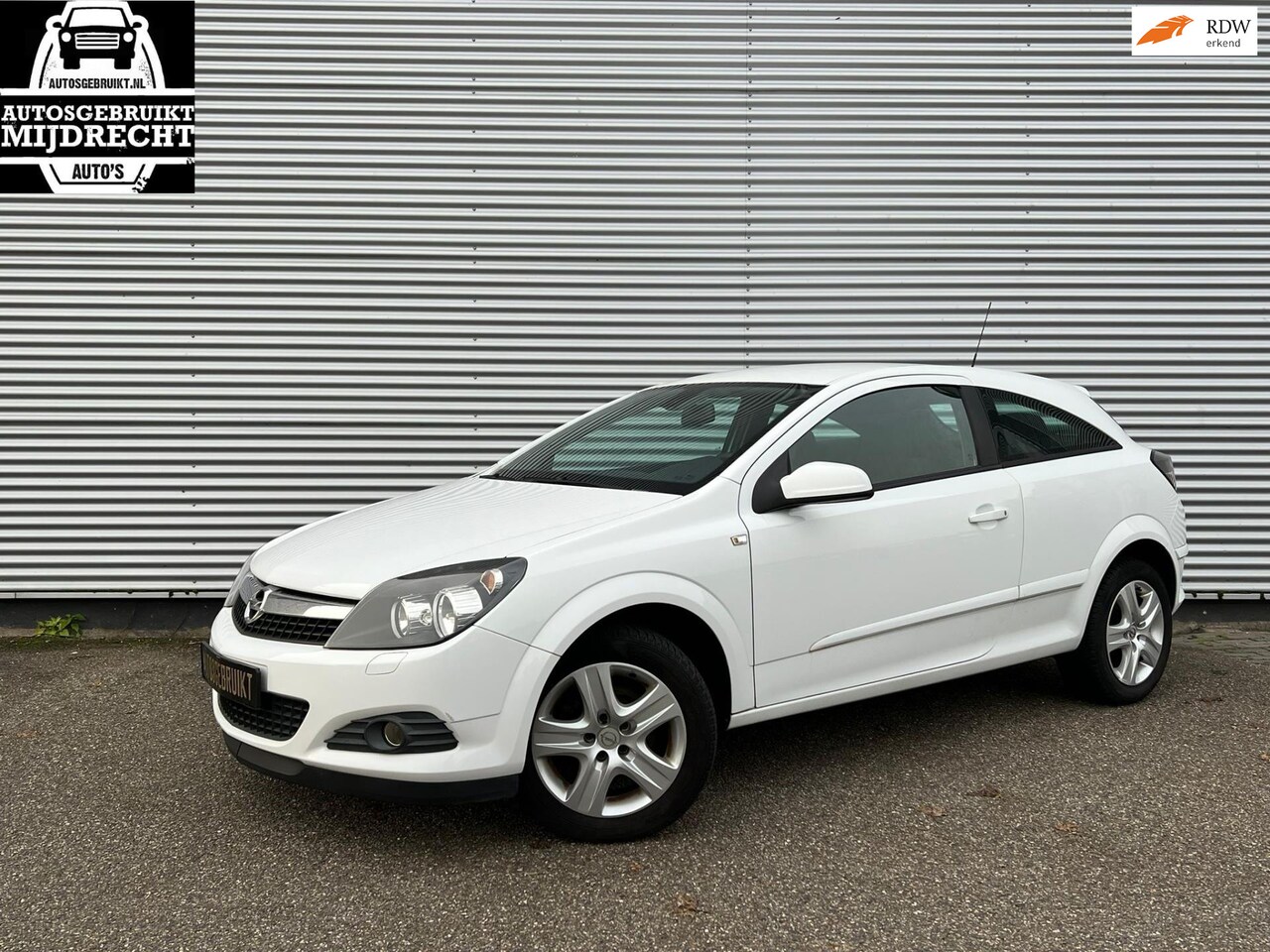 Opel Astra GTC - 1.6 Executive / Airco / Cruise / PDC / Volledig onderhouden - AutoWereld.nl