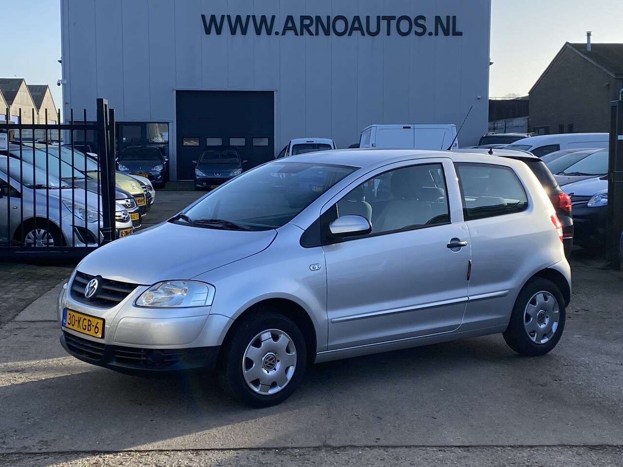 Volkswagen Fox - 1.2 Trendline 1.2 Trendline, APK TOT 19-01-2025, 154.477 KM NAP, STUURBEKRACHTIGING, ELEK-RAMEN, RADIO-C - AutoWereld.nl