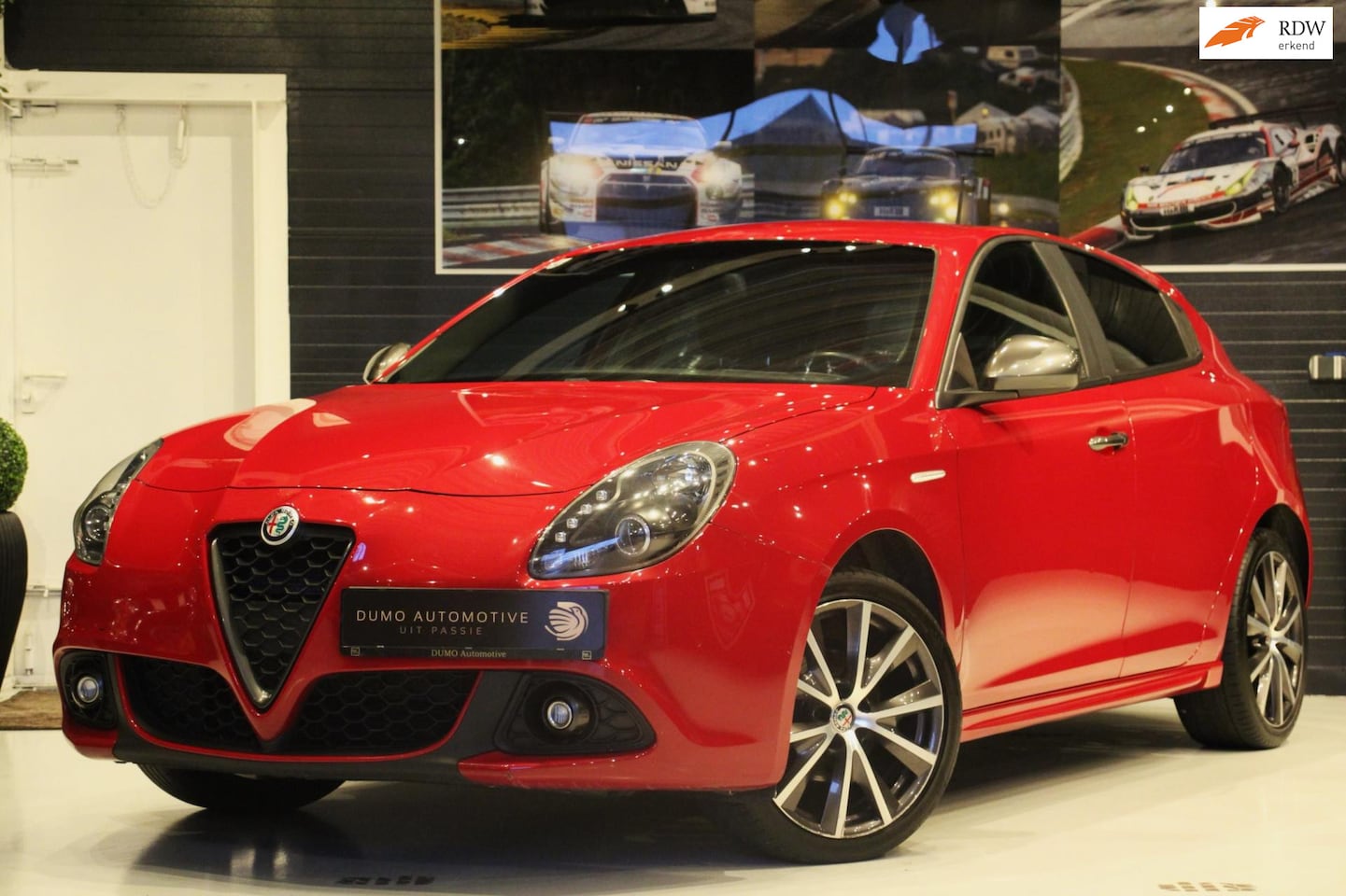 Alfa Romeo Giulietta - 1.4 Turbo Veloce - Rosso Alfa - Dealer onderhouden - Alcantara - Handsfree - Cruise Contro - AutoWereld.nl