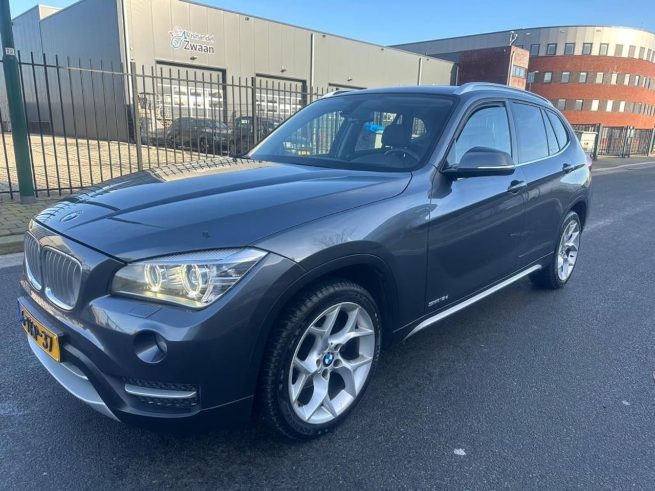 BMW X1 - SDrive18d Chrome Line AUT STOEL VERW XENON LEER NAP APK NETTE AUTO! - AutoWereld.nl