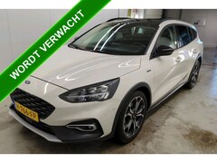 Ford Focus Wagon - 1.0 125PK EcoBoost Active (Cross-country) / Airco-ecc./ Navigatie / Pdc+Camera / Parking P