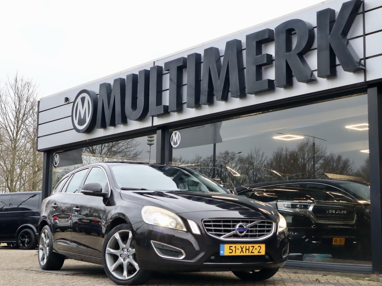 Volvo V60 - 1.6 T3 Summum 1.6 T3 Summum, Leder, Trekhaak, Navigatie - AutoWereld.nl