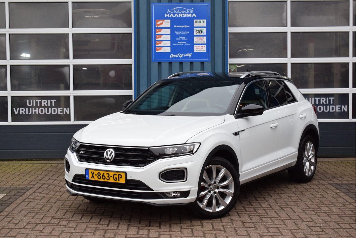 Volkswagen T-Roc - 1.5 TSI Sport Business R-line Achteruitrij Camera Navi Airco Automaat - AutoWereld.nl