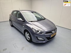 Hyundai i30 - 1.4 Airco Alu Velgen met all Season banden Trekhaak