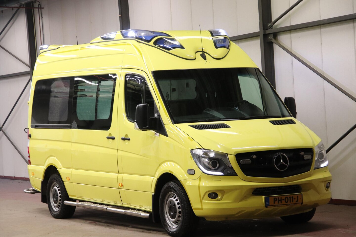 Mercedes-Benz Sprinter 319 CDI L2H2 AMBULANCE AUTOMAAT Euro 6 ...