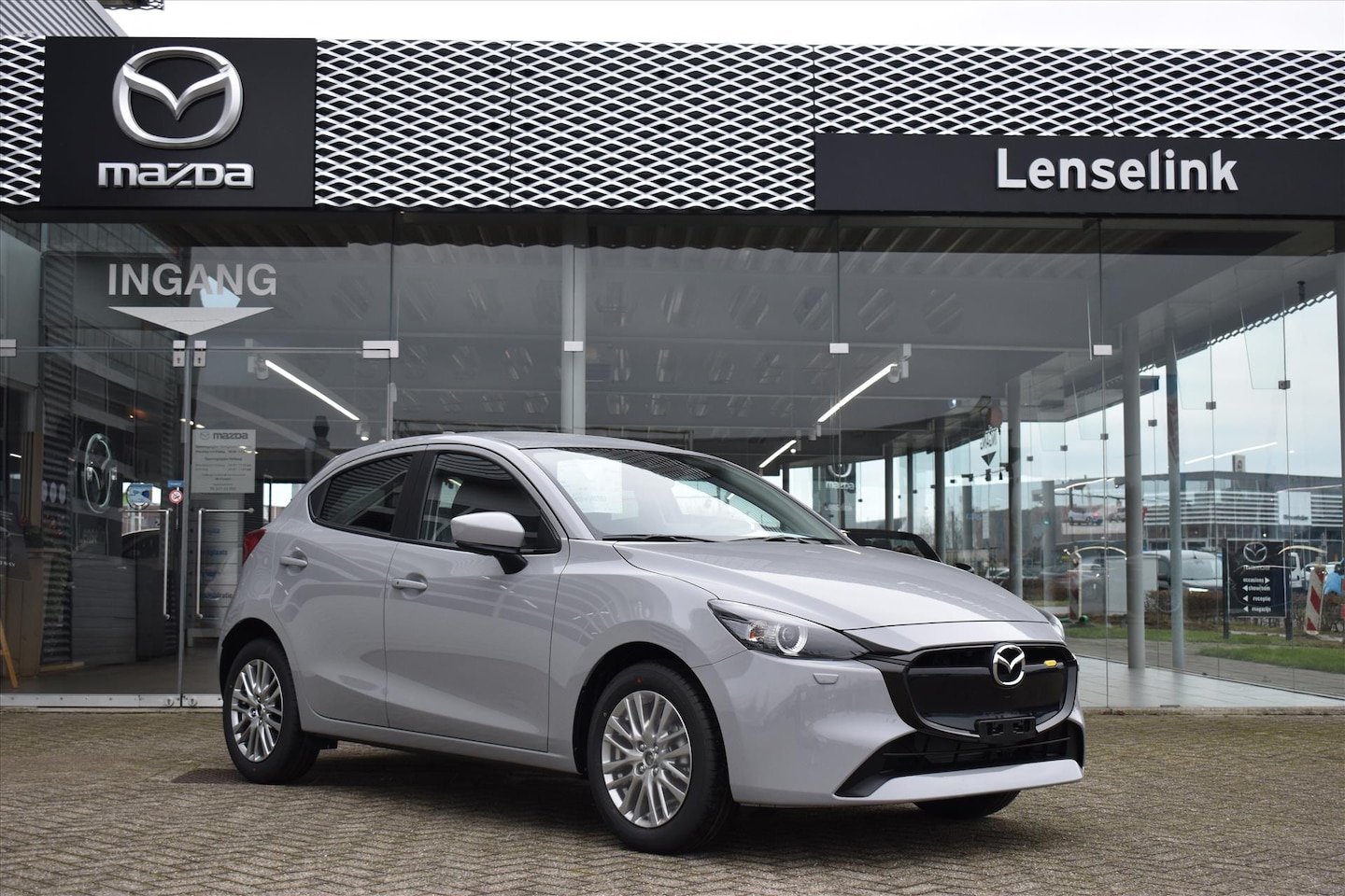 Mazda 2 - 1.5 SKYACTIV-G 90PK Exclusive-Line | Direct Leverbaar | Aero Grey - AutoWereld.nl