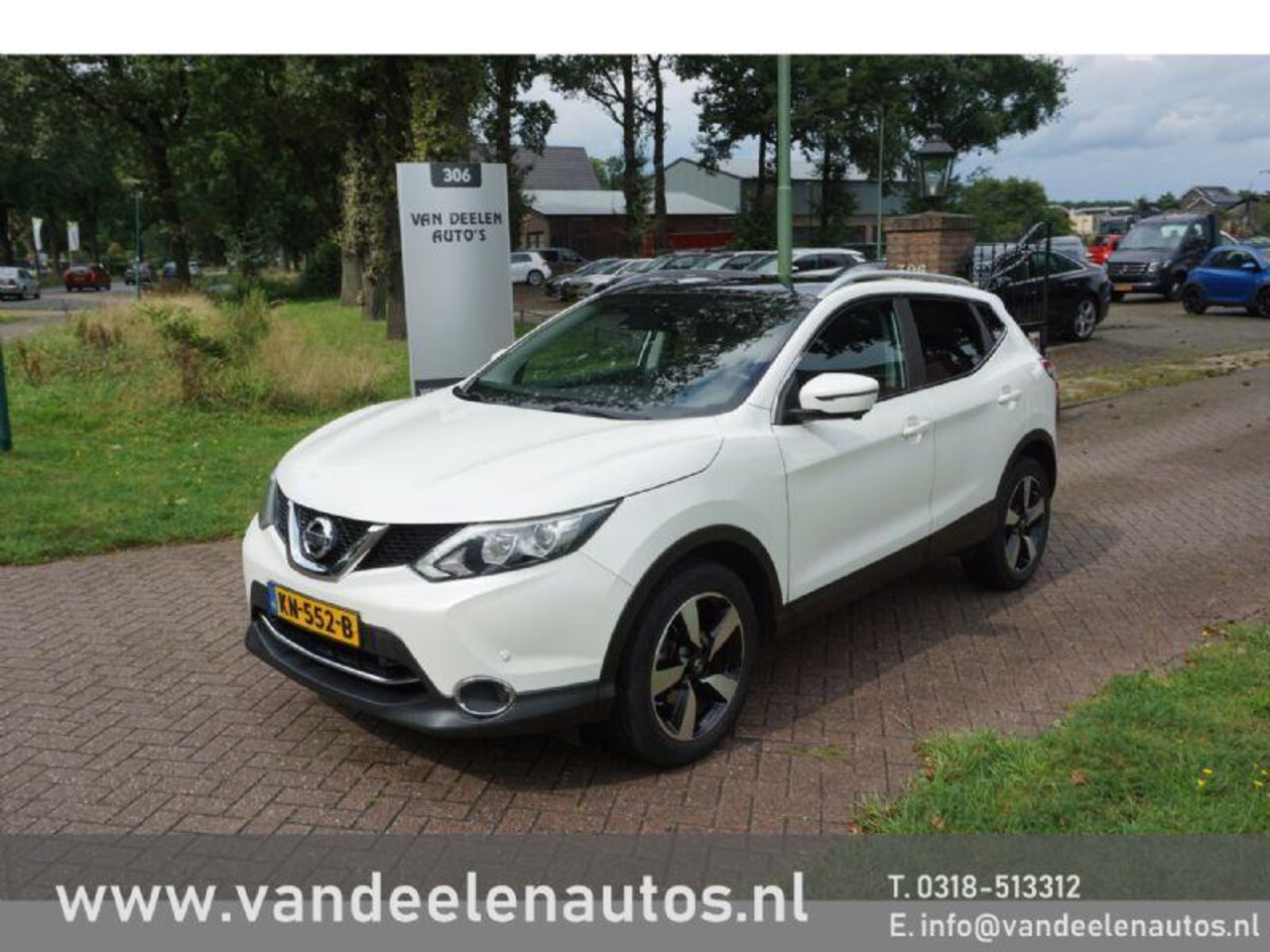 Nissan Qashqai - 1.2 N-Connecta Panoramadak/Navigatie - AutoWereld.nl