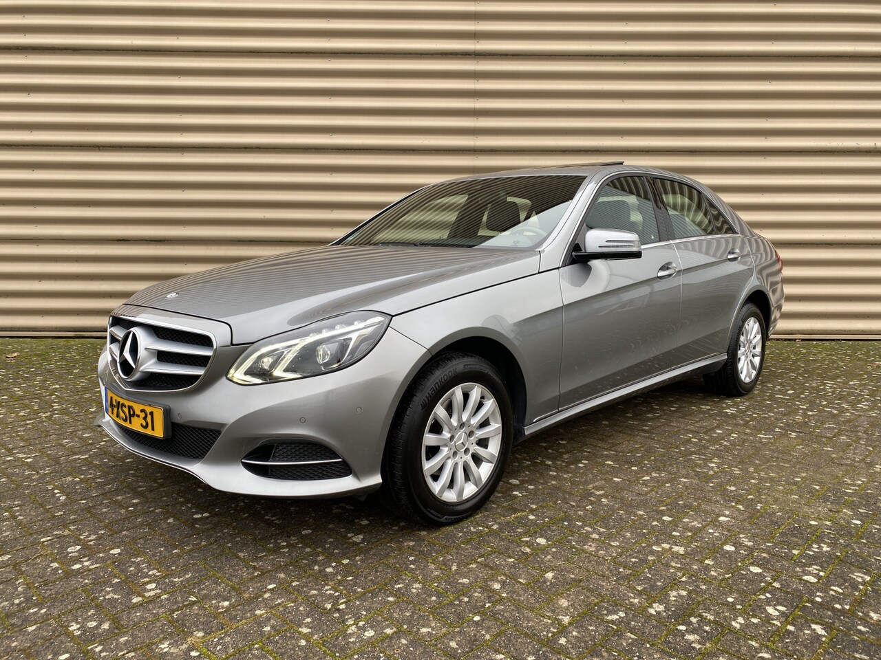 Mercedes-Benz E-klasse - 200 Ambition Avantgarde | Pano | Navi | PDC | Trekhaak - AutoWereld.nl