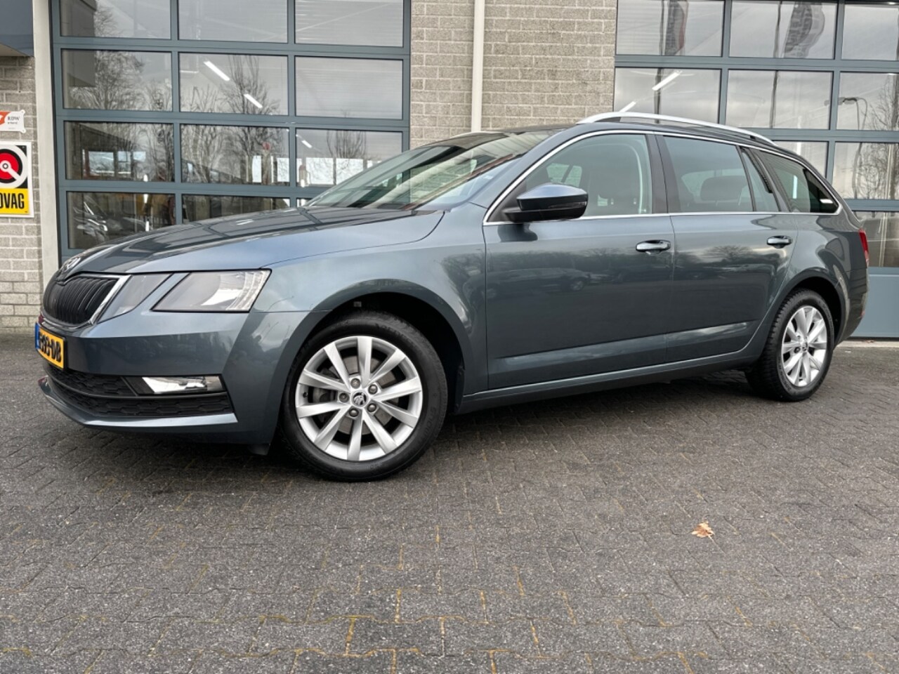 Skoda Octavia Combi - 1.5 TSI Greentech Business Edition | APPLE CARPLAY | STOELVERWARMING | - AutoWereld.nl