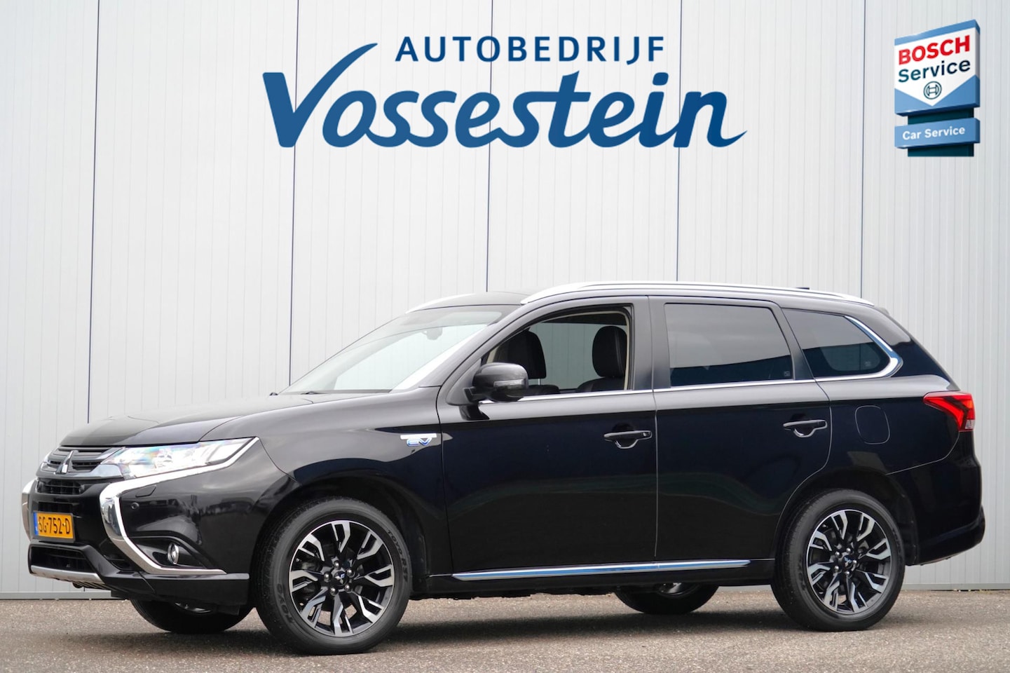 Mitsubishi Outlander - 2.0 PHEV Premium / Afn. Trekhaak / NL-Auto / 120dkm NAP / Carplay / Cruise / Stoelverw. - AutoWereld.nl