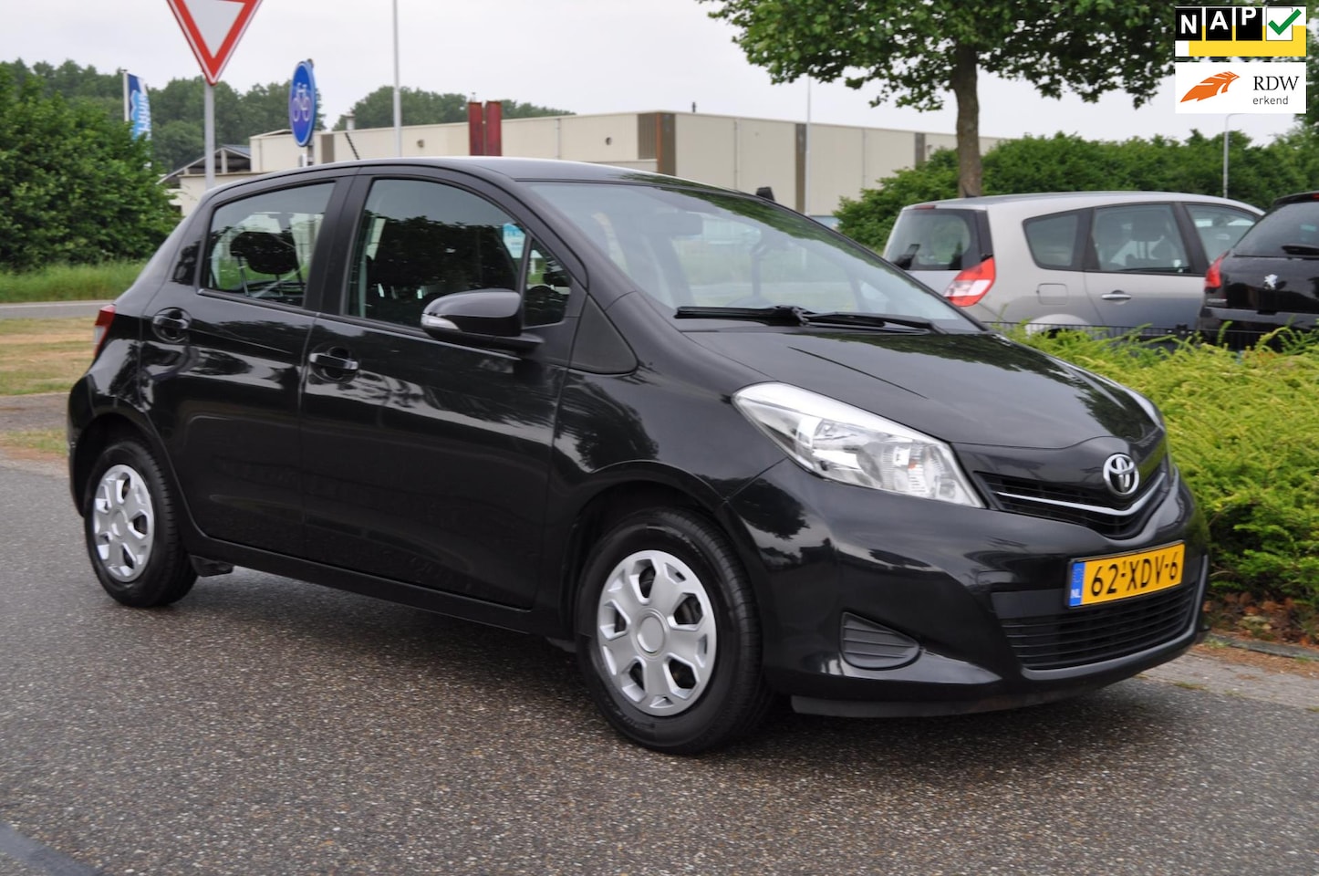 Toyota Yaris - 1.0i 12v VVT-i 5-DEURS ASPIRATION/CLIMATRONIC AUTOMATISCHE AIRCO/ISOFIX/ACHTERUITRIJCAMERA - AutoWereld.nl