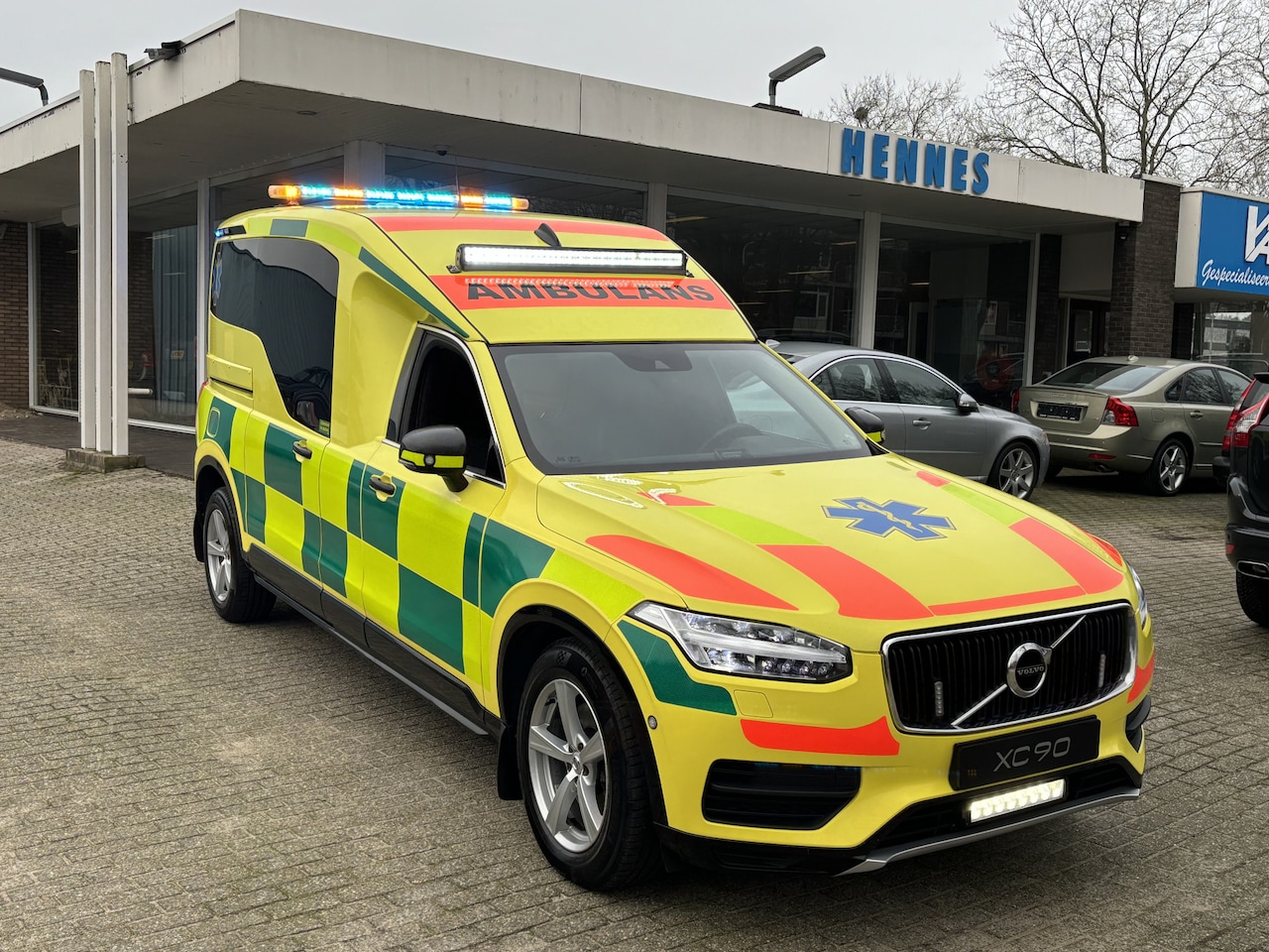 Volvo XC90 - D5 AWD NILSSON Ambulance Krankenwagen Ambulans - AutoWereld.nl