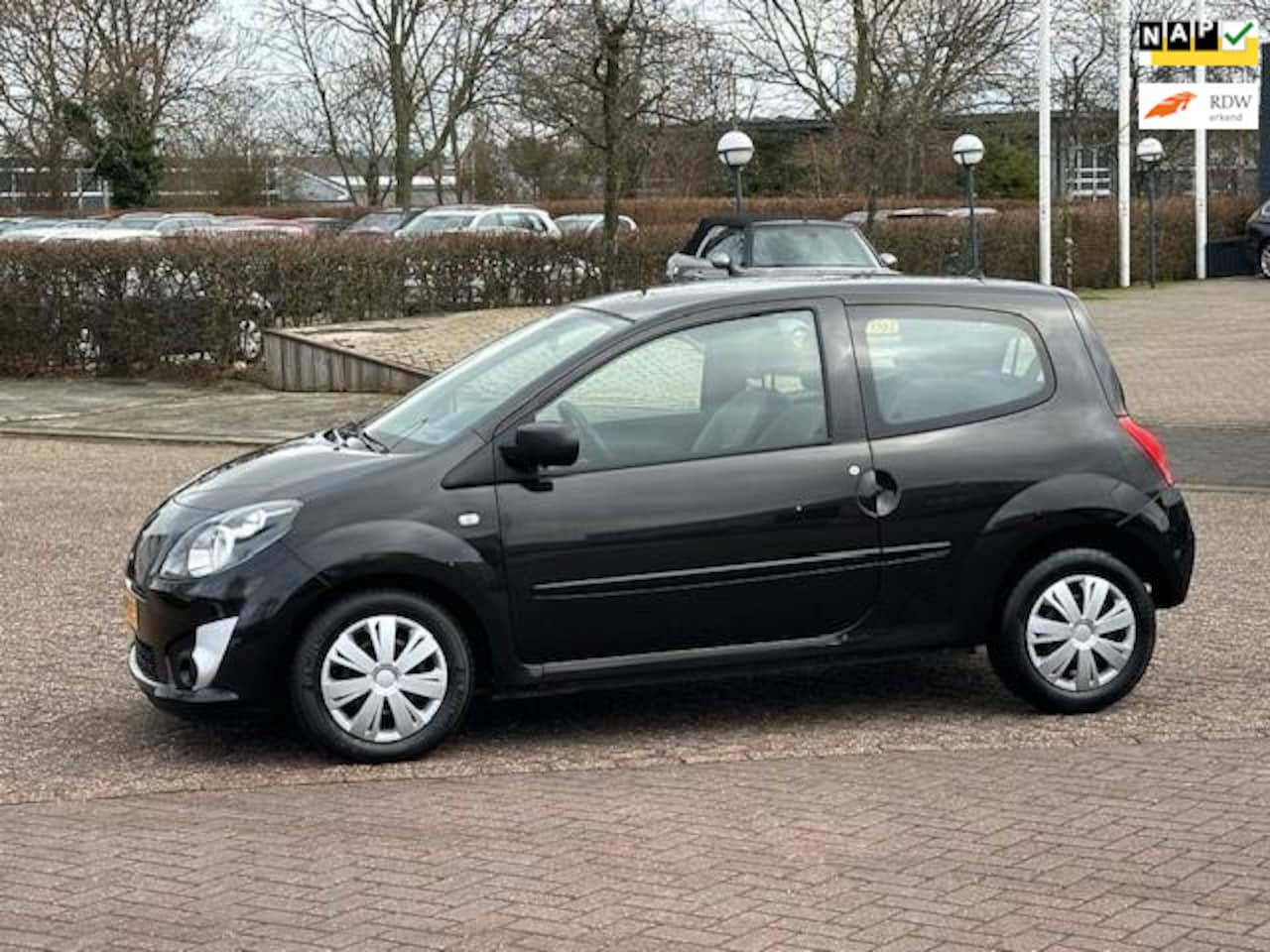 Renault Twingo - 1.2-16V Authentique 1.2-16V Authentique,bj.2011,kleur:zwart,NAP met 163742 km.en APK tot 10/2024, zuinige auto - AutoWereld.nl